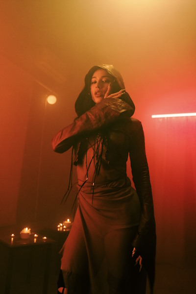 Alaina C Malos Habitos