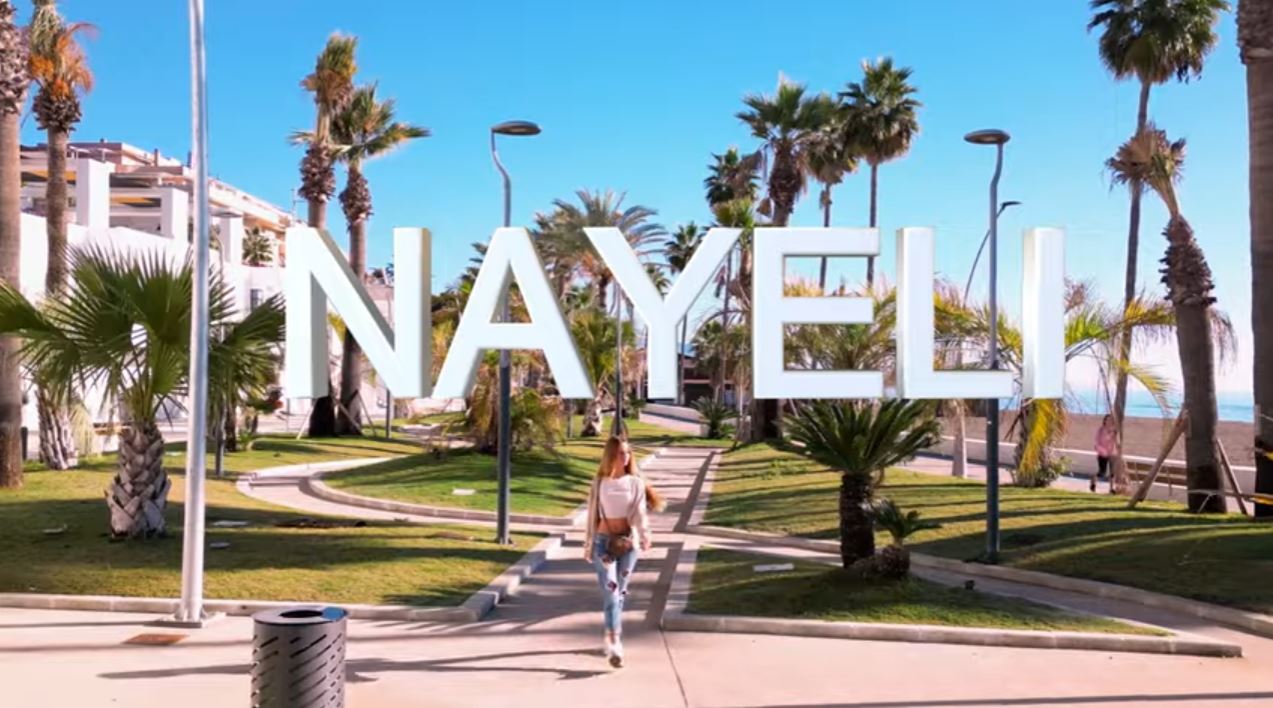 Nayeli Me haces brillar