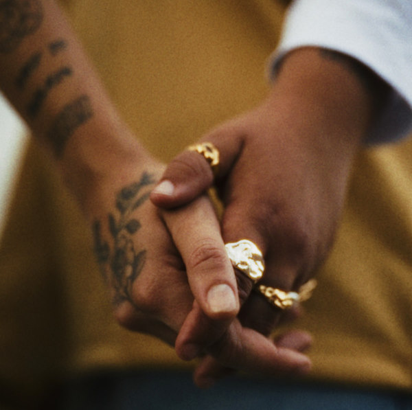 Salma Oliendo tu perfume